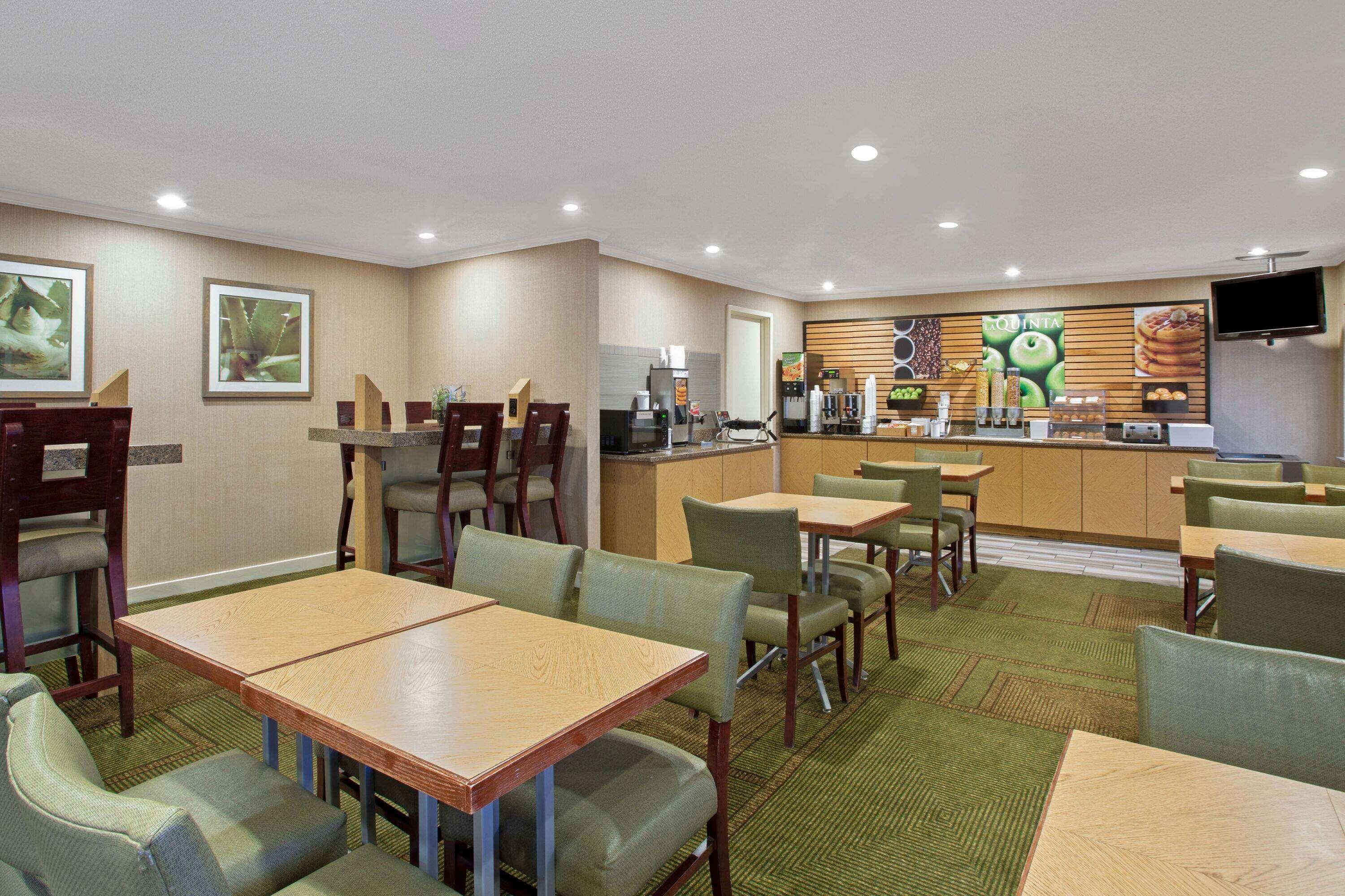 La Quinta Inn By Wyndham Auburn Worcester Exterior photo