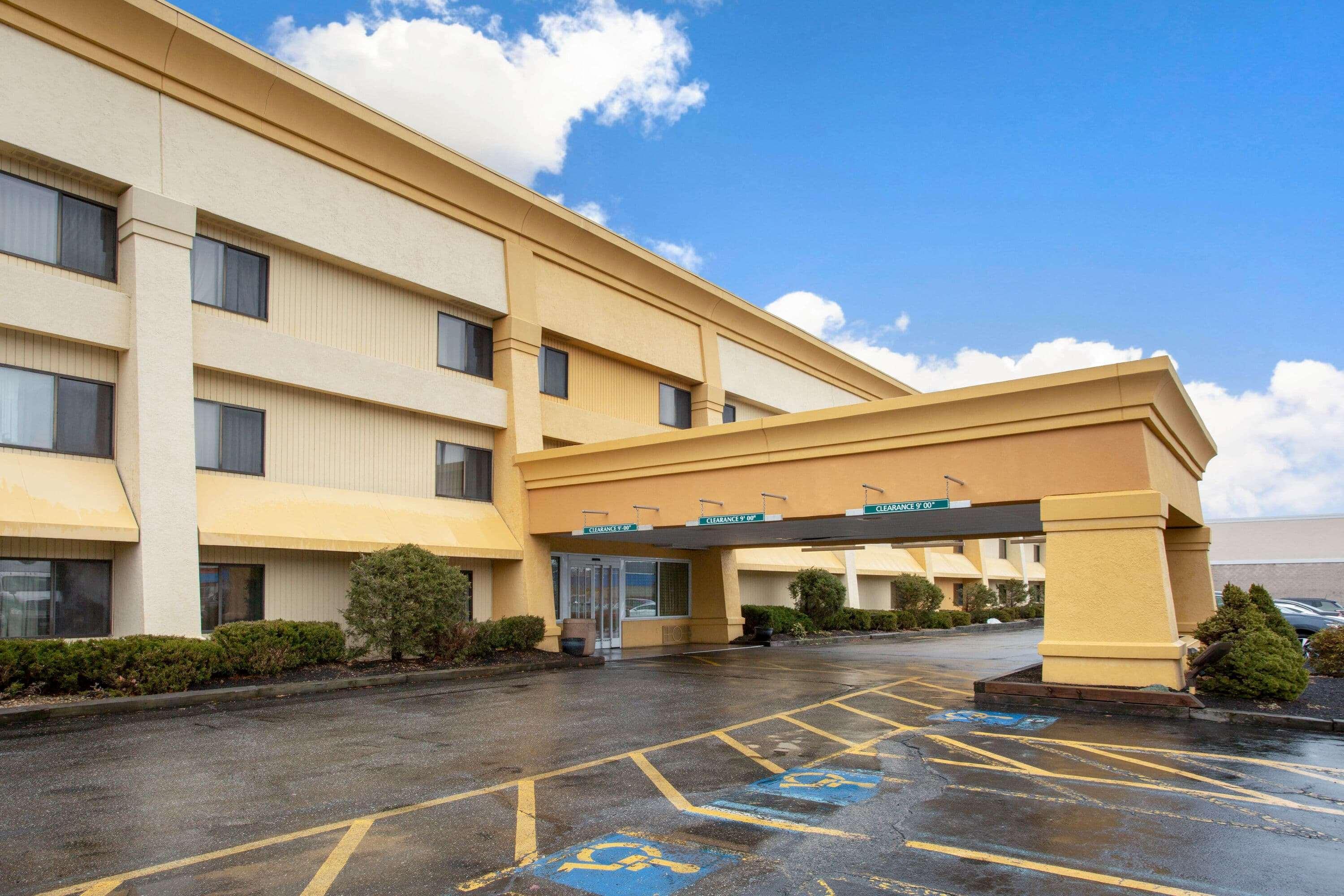 La Quinta Inn By Wyndham Auburn Worcester Exterior photo